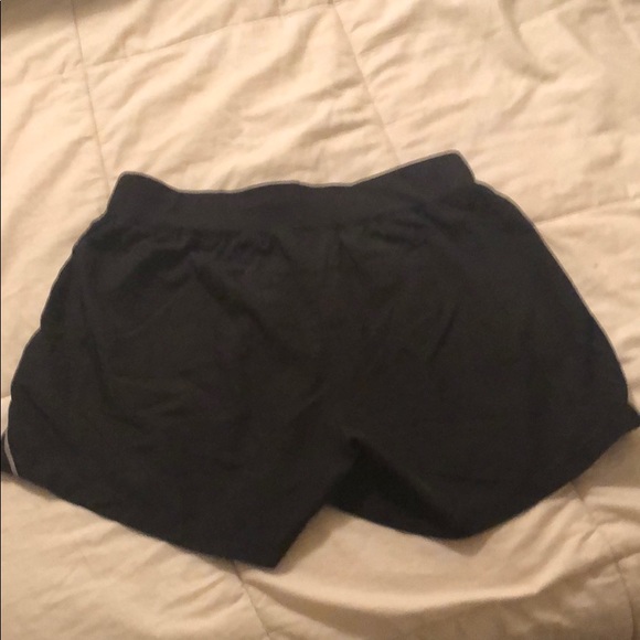 Black workout shorts - Picture 3 of 3